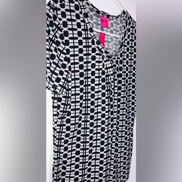 *New* Abstract Shirt - Picture 2 of 5